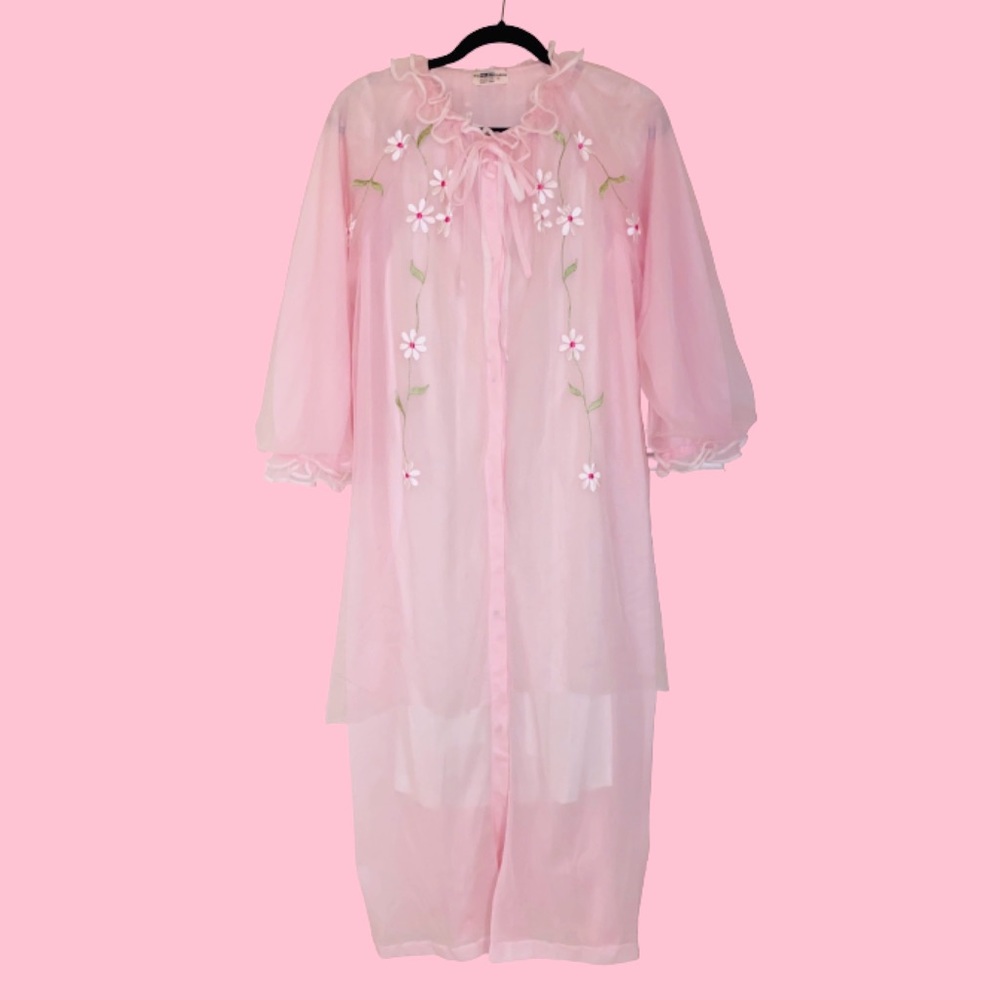 Vintage 1960’s pink peignoir robe embroidered puff sleeves Sabrina Carpenter